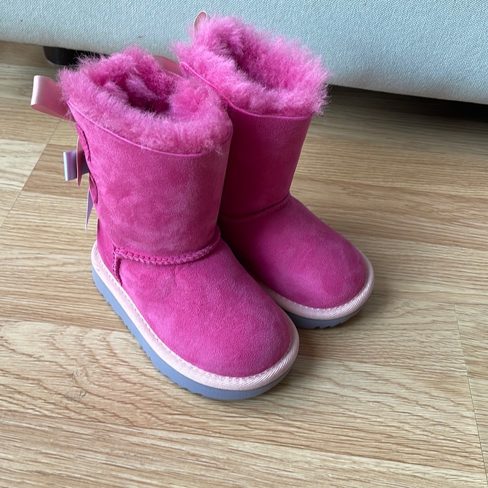 - Uggs kids size 6